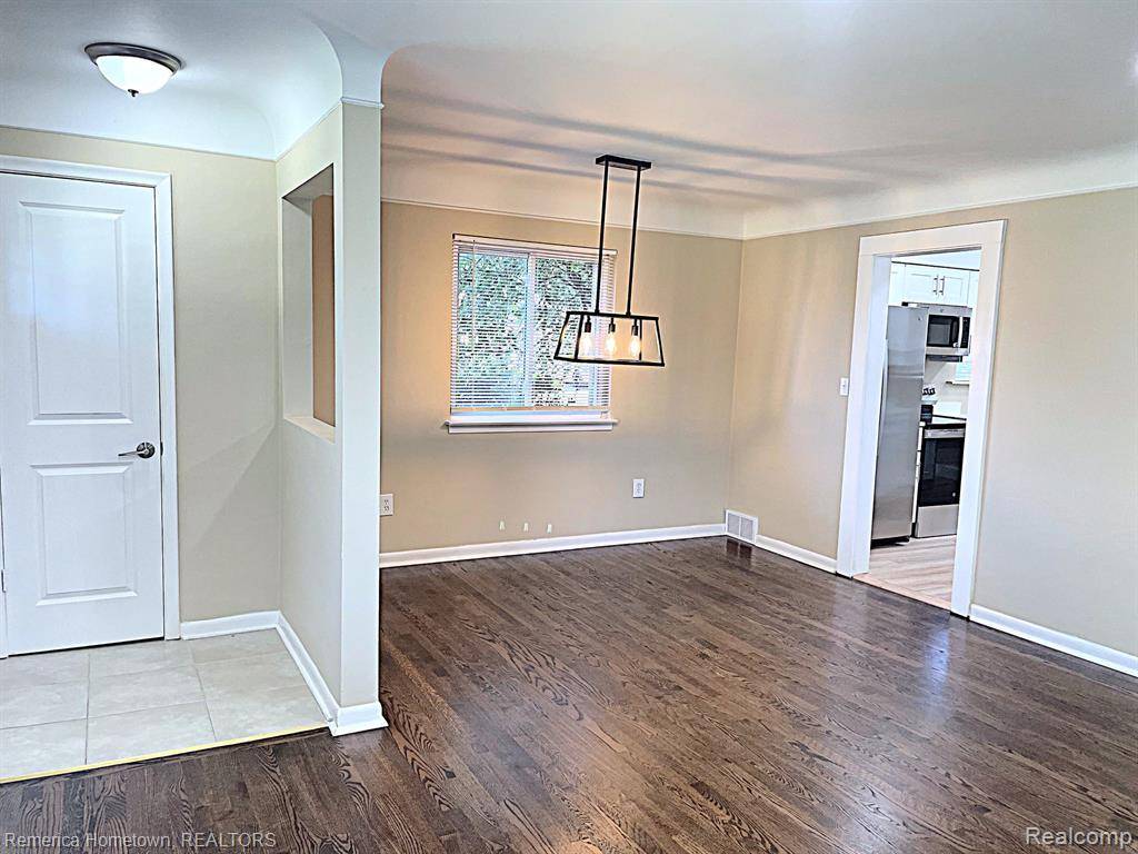 Dearborn Heights, MI 48127,5948 Cambourne Road