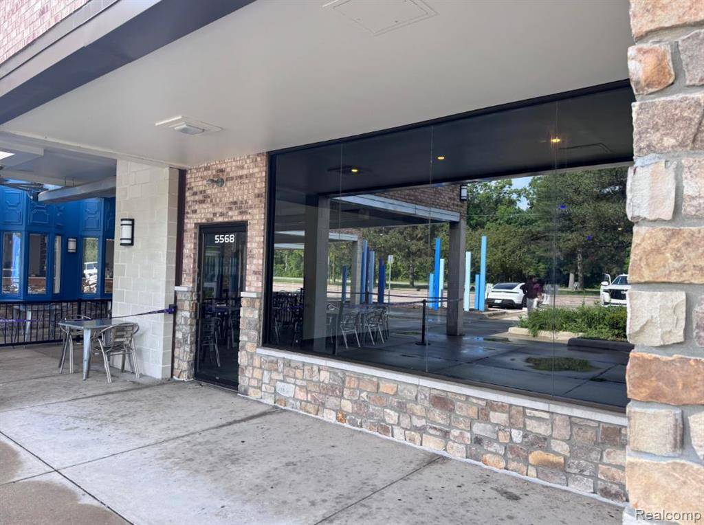 West Bloomfield Twp, MI 48322,5568 Drake Rd