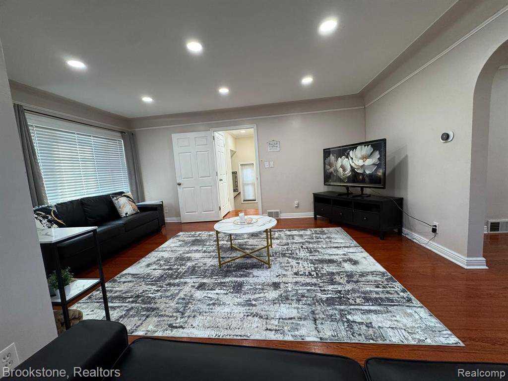 Dearborn, MI 48126,7261 Reuter Street