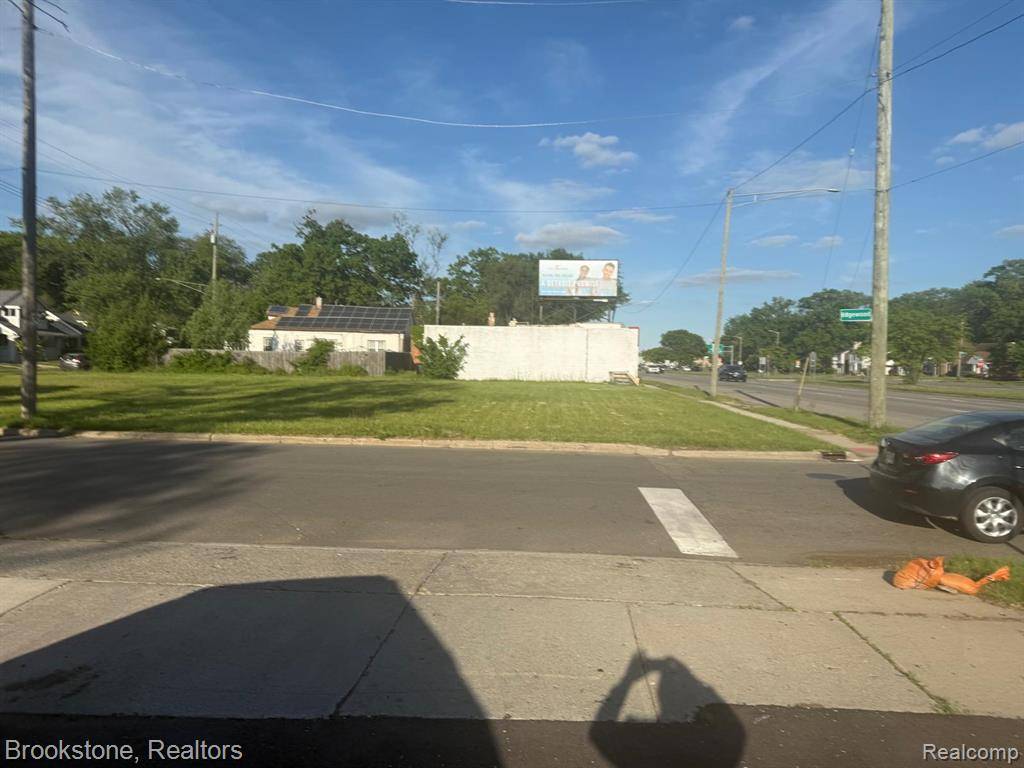 Ferndale, MI 48220,482 W 8 Mile Road