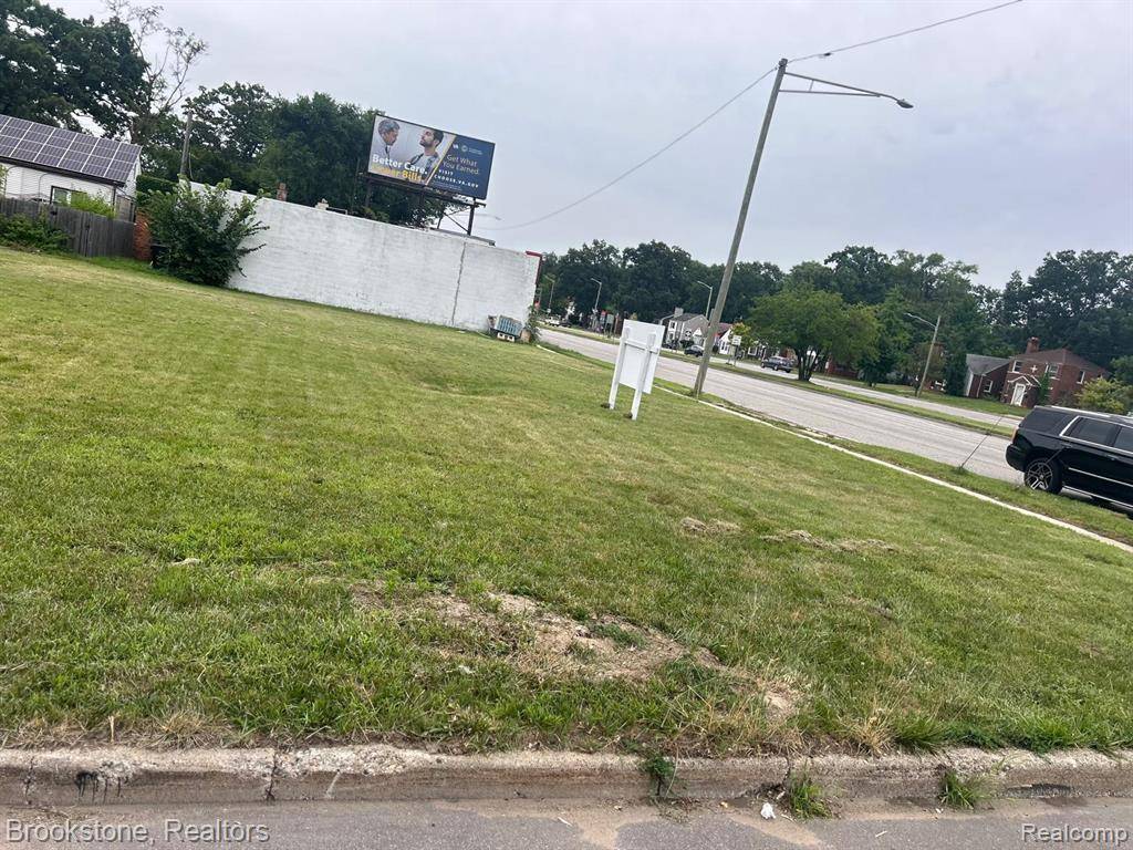 Ferndale, MI 48220,482 W 8 Mile Road
