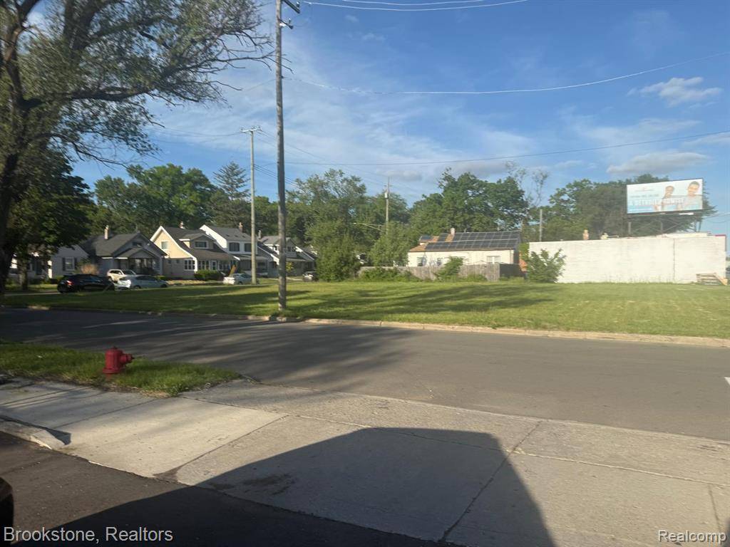 Ferndale, MI 48220,482 W 8 Mile Road