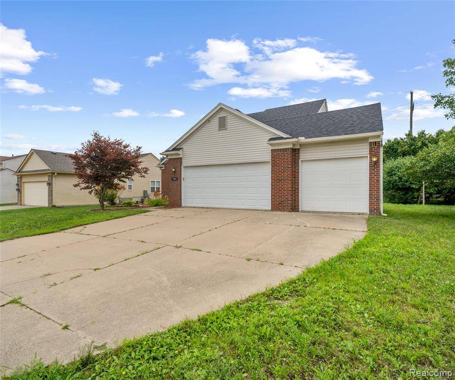 Ypsilanti Twp, MI 48197,5864 Willow Ridge Drive