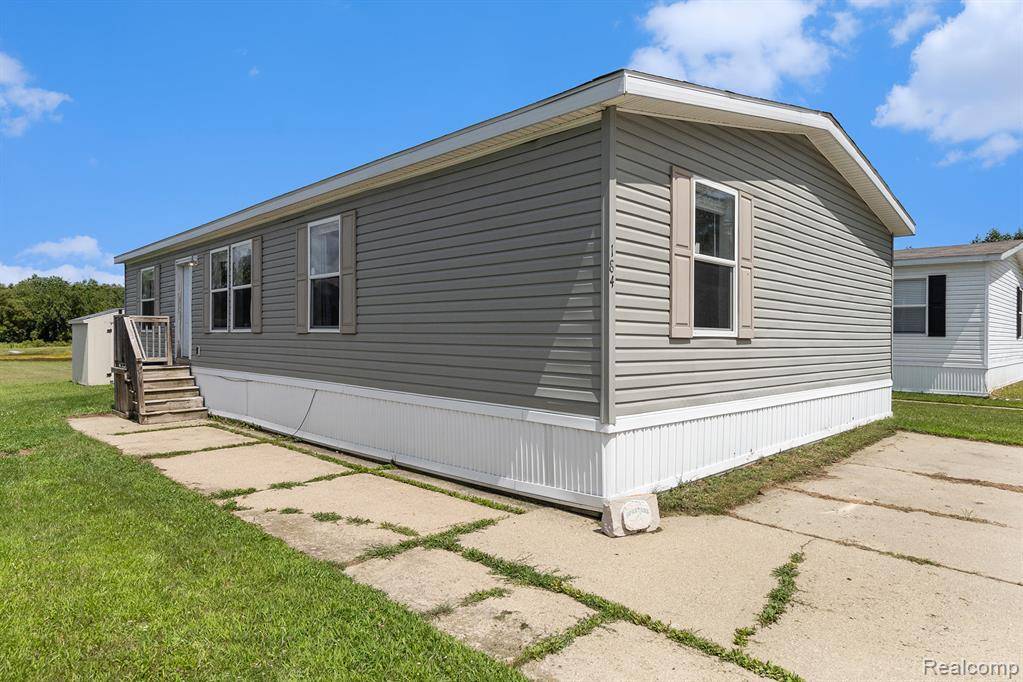 Grand Blanc, MI 48439,184 Pheasant Ct