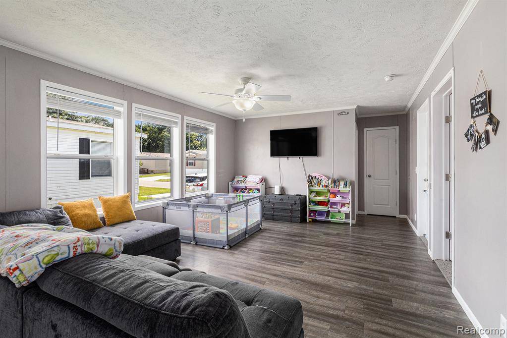 Grand Blanc, MI 48439,184 Pheasant Ct