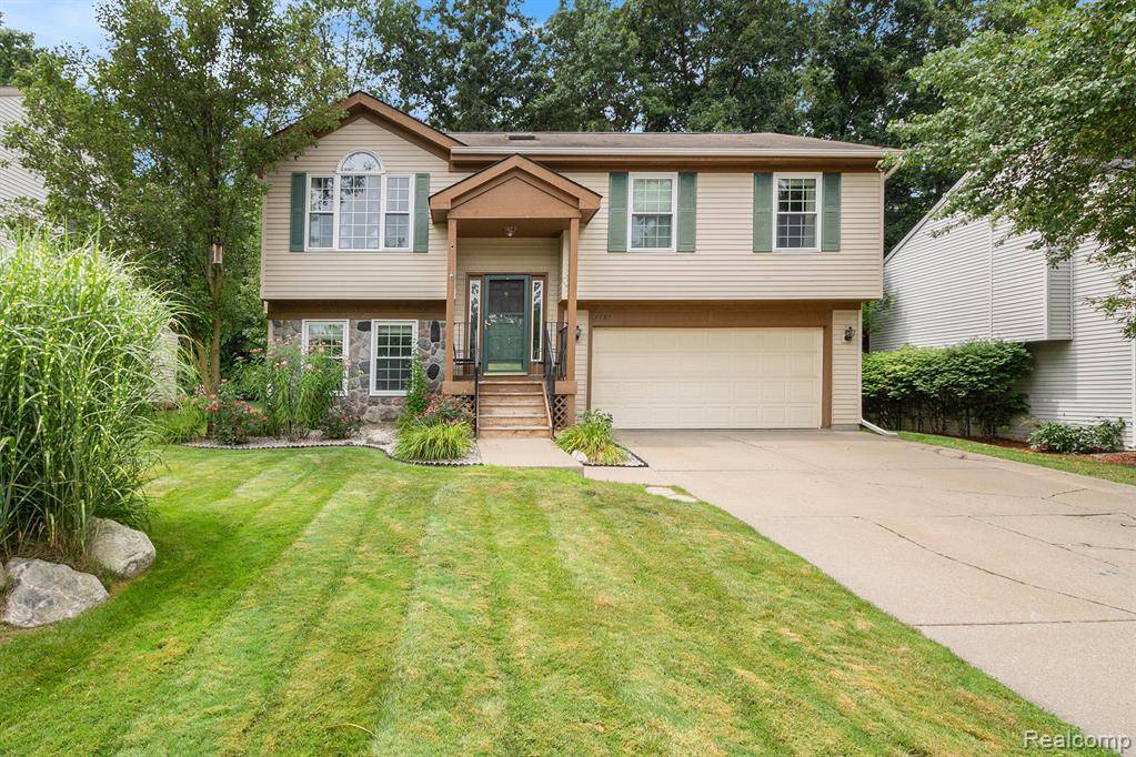 Hartland Twp, MI 48843,1735 Andover Boulevard