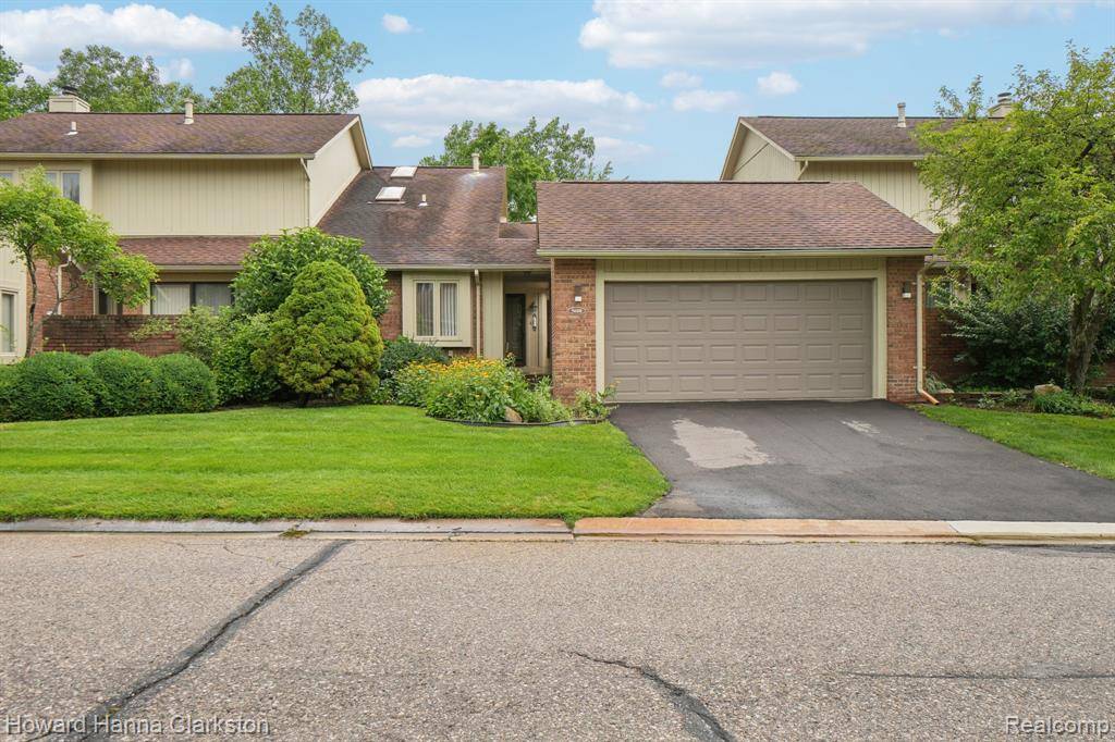 West Bloomfield Twp, MI 48322,5608 Hillcrest Circle W 19 80