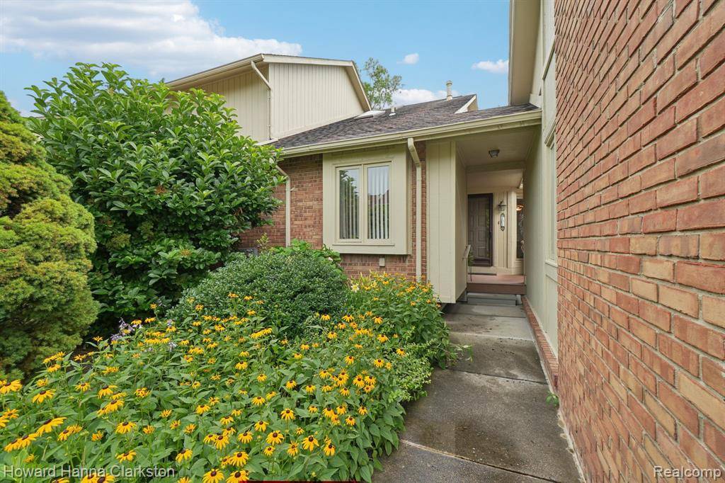 West Bloomfield Twp, MI 48322,5608 Hillcrest Circle W 19 80
