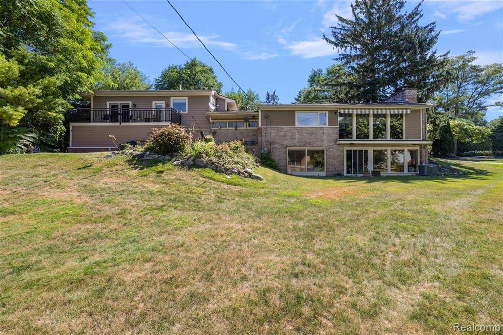 West Bloomfield Twp, MI 48324,2300 Pine Lake Road