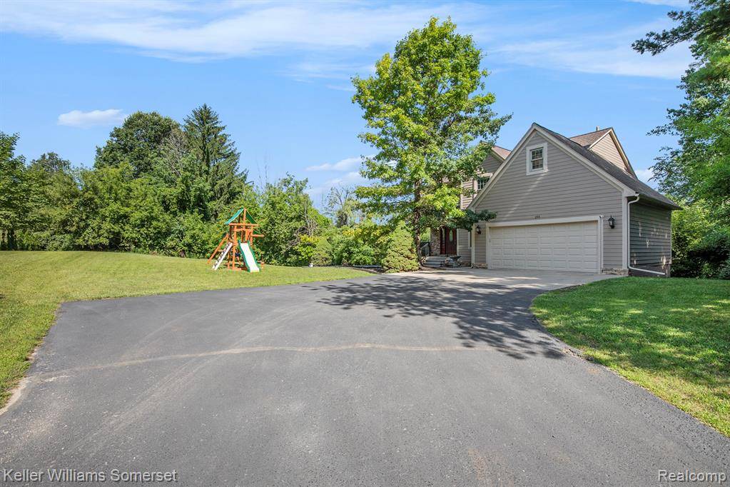 Oxford Twp, MI 48371,285 Indian Lake Road