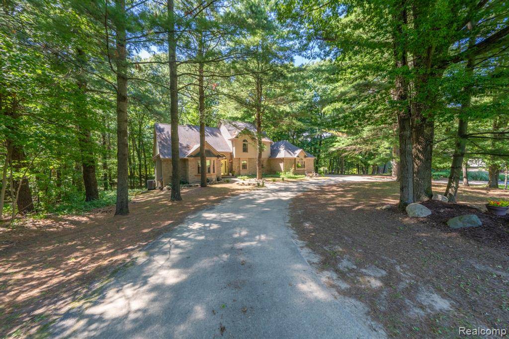 Lake Orion Vlg, MI 48362,573 Nakomis Trail