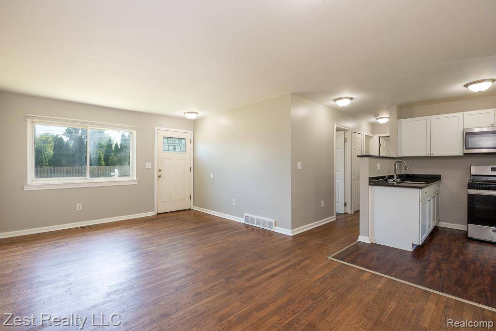 Clinton Twp, MI 48035,21681 LAUREL Street