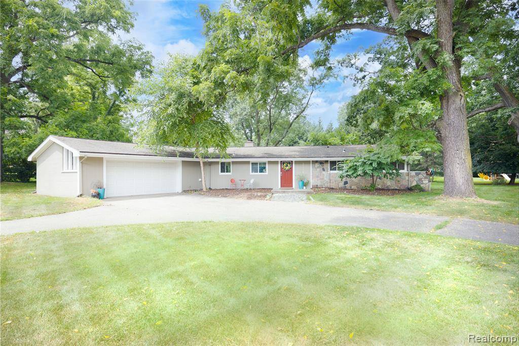 Franklin Vlg, MI 48025,32875 Wing Lake Road