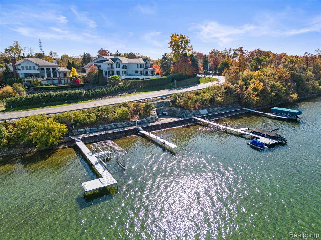 Orchard Lake Village, MI 48323,3856 VISTA Lane