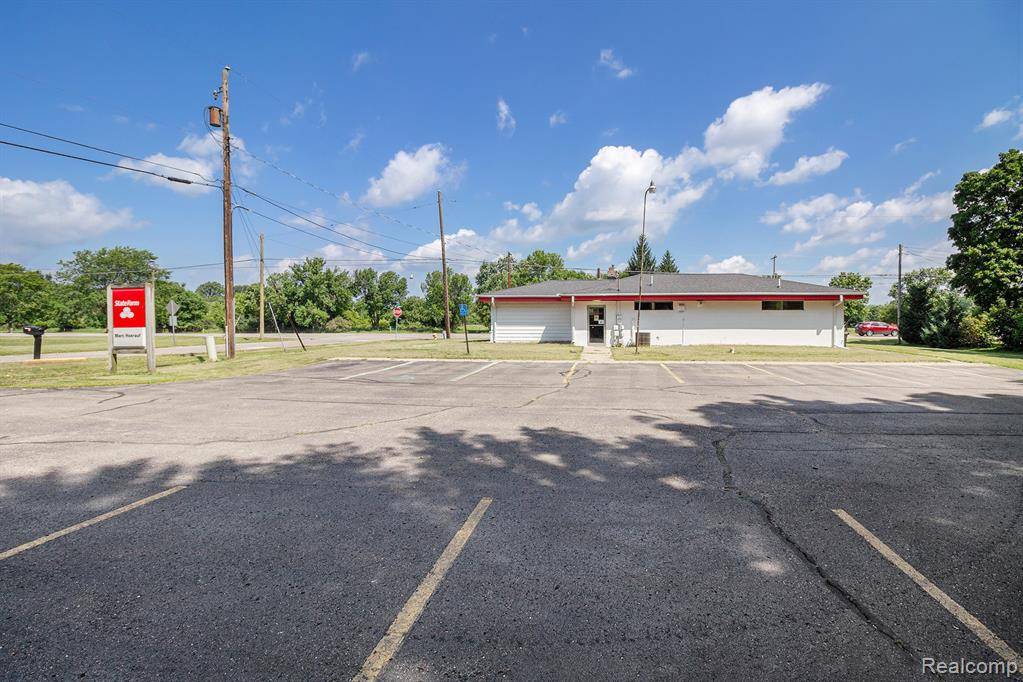 Burton, MI 48509,5204 Davison Road
