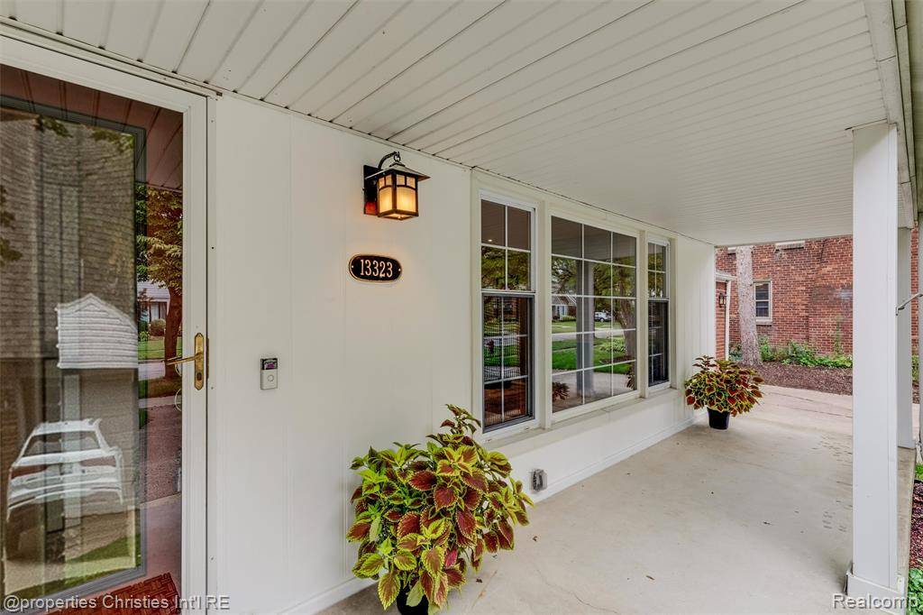 Huntington Woods, MI 48070,13323 Hart Avenue