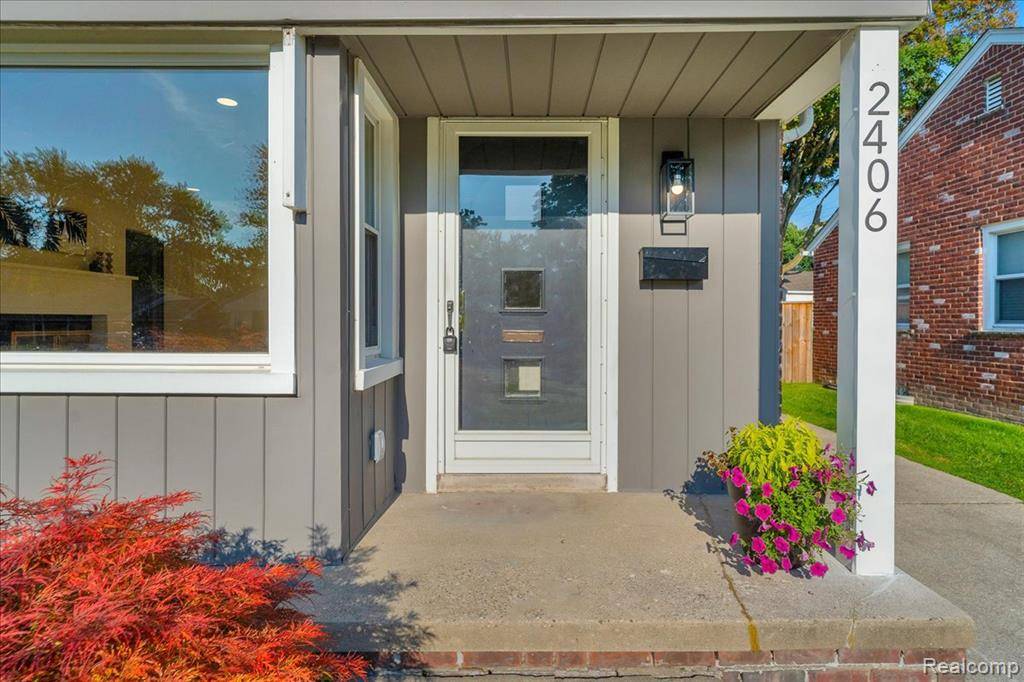 Royal Oak, MI 48073,2406 Benjamin Avenue