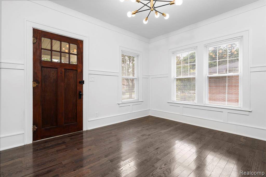 Royal Oak, MI 48067,1402 Catalpa Drive