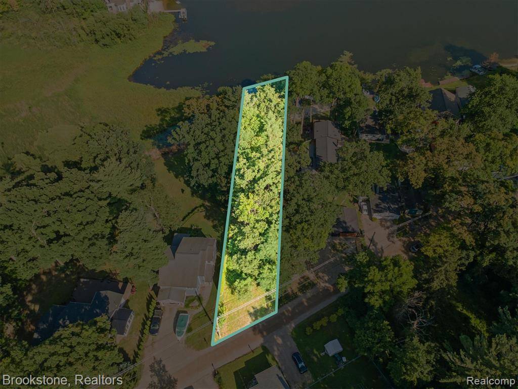 Orion Twp, MI 48360,1075 Beach Drive