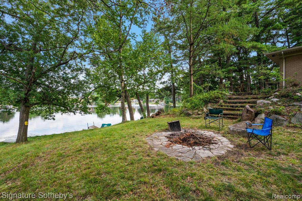 Lake Orion Vlg, MI 48362,1035 Nakomis Trail