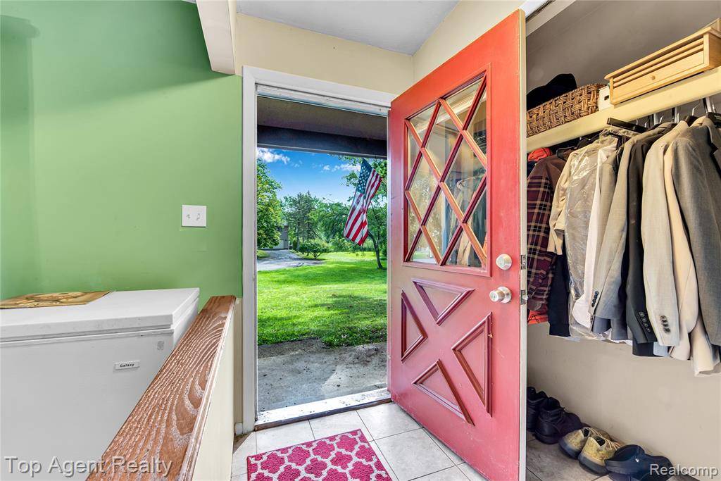 West Bloomfield Twp, MI 48324,2048 Welbeck Drive