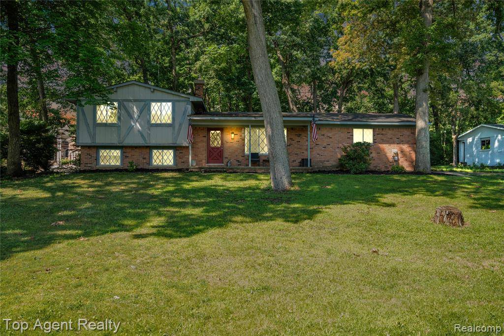 West Bloomfield Twp, MI 48324,2048 Welbeck Drive