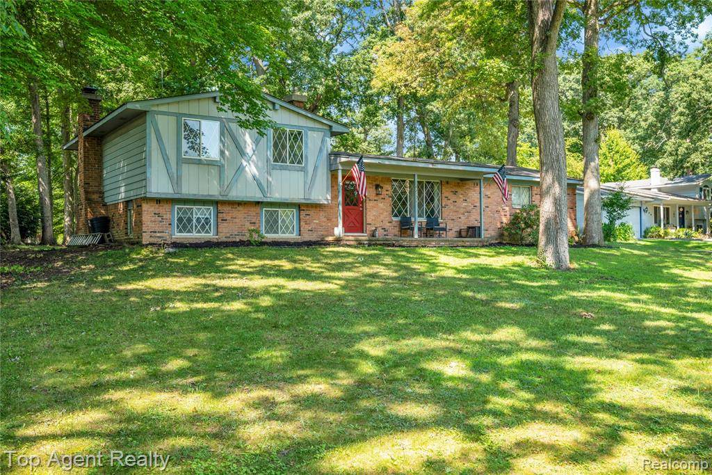 West Bloomfield Twp, MI 48324,2048 Welbeck Drive