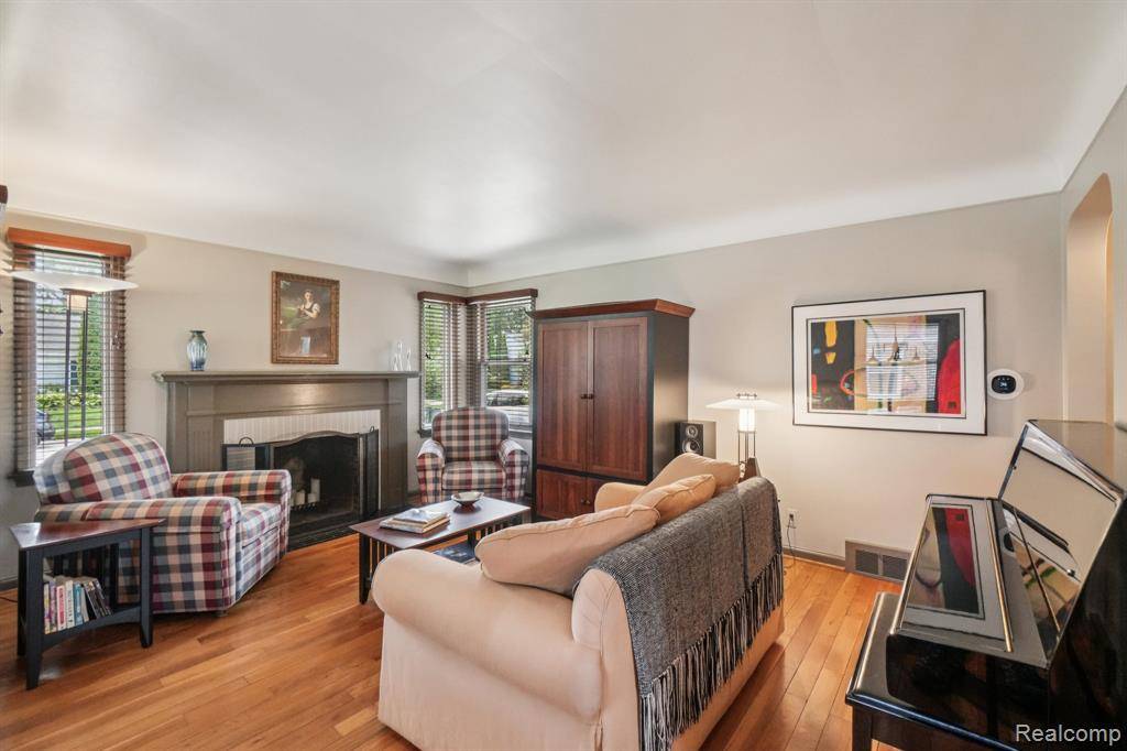 Royal Oak, MI 48067,912 Cedar Hill Dr