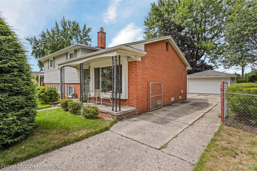 Livonia, MI 48150,9915 Pere Avenue