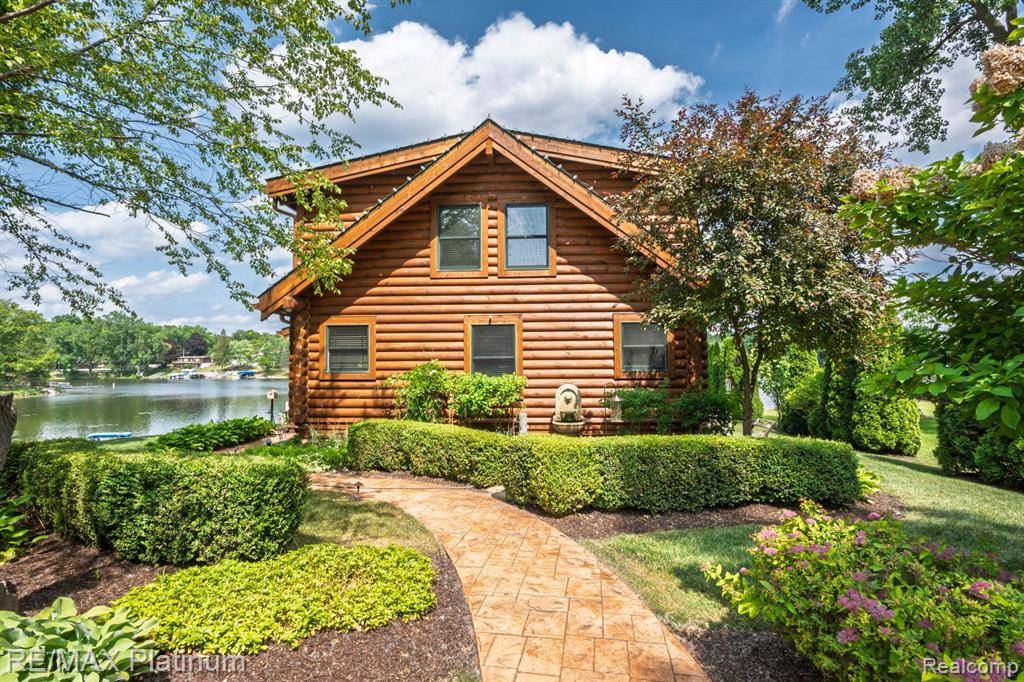 Brighton, MI 48114,2757 S Hacker Road