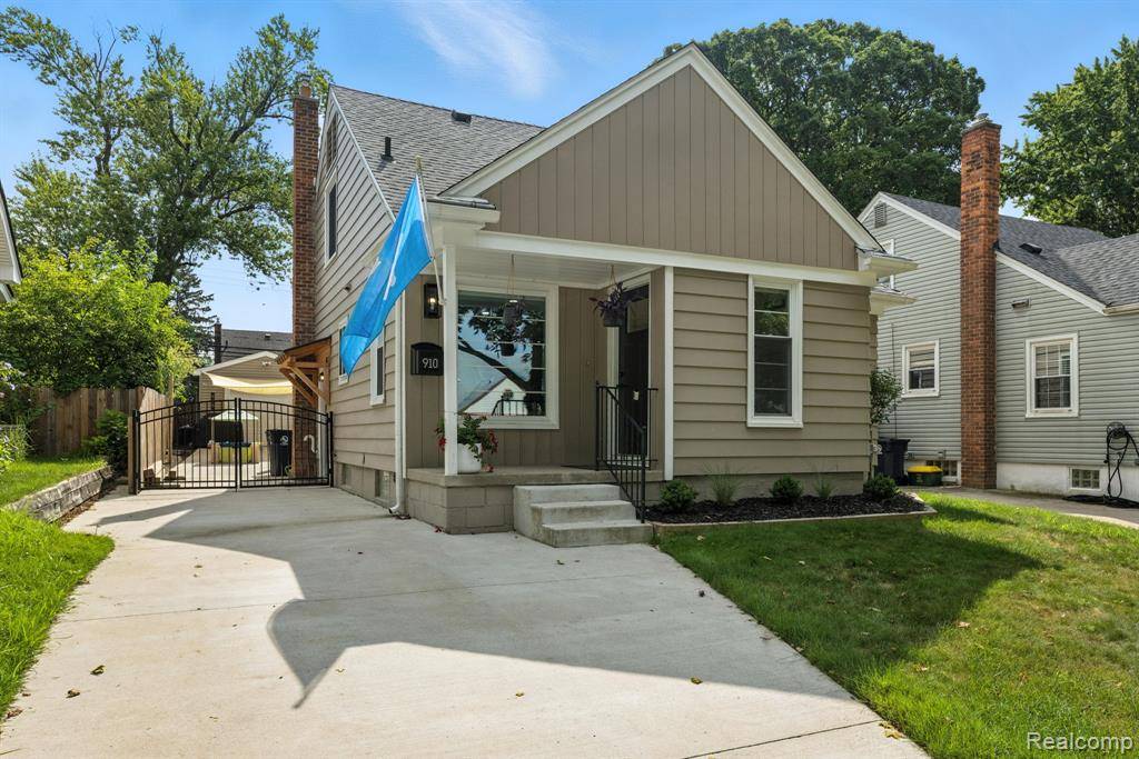 Royal Oak, MI 48067,910 Maplegrove Avenue