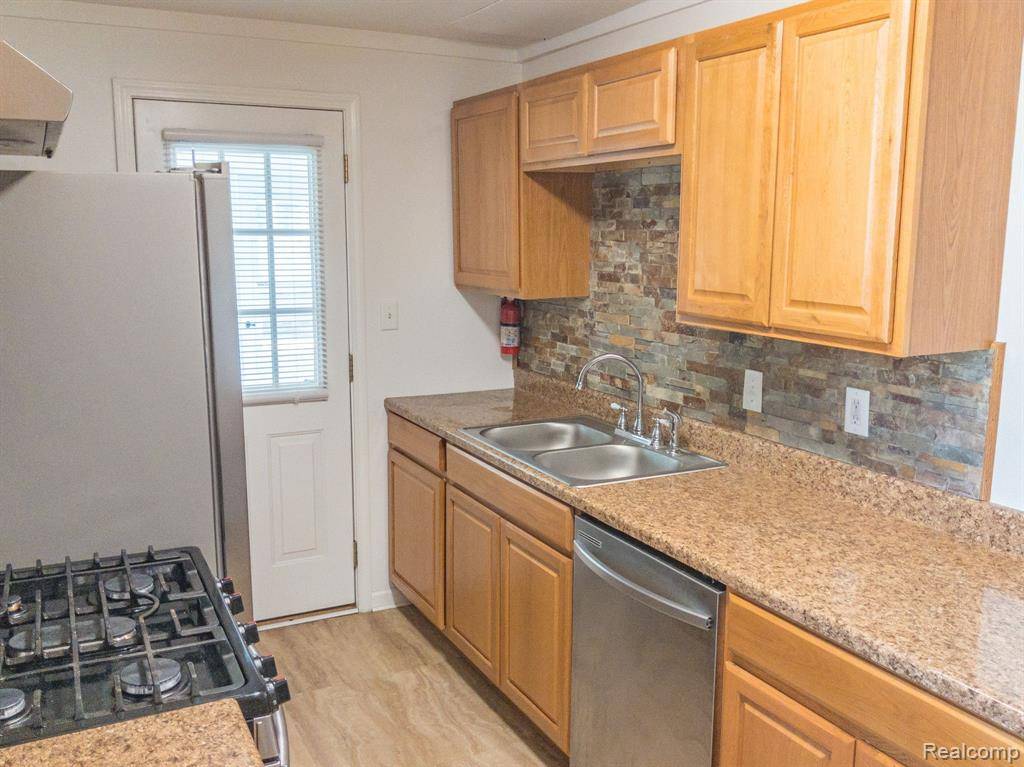 Royal Oak, MI 48073,305 W 12 Mile Rd. Unit #1