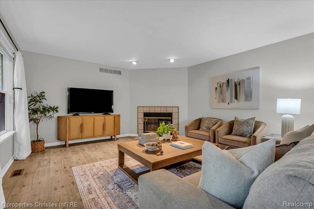 West Bloomfield Twp, MI 48324,5963 James Head Court