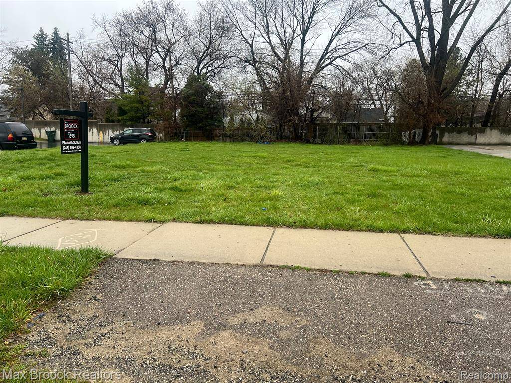 Troy, MI 48083,000 Maple