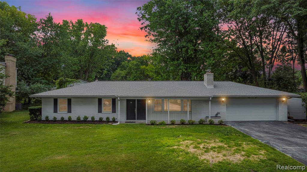Waterford Twp, MI 48329,2715 N Lake Drive