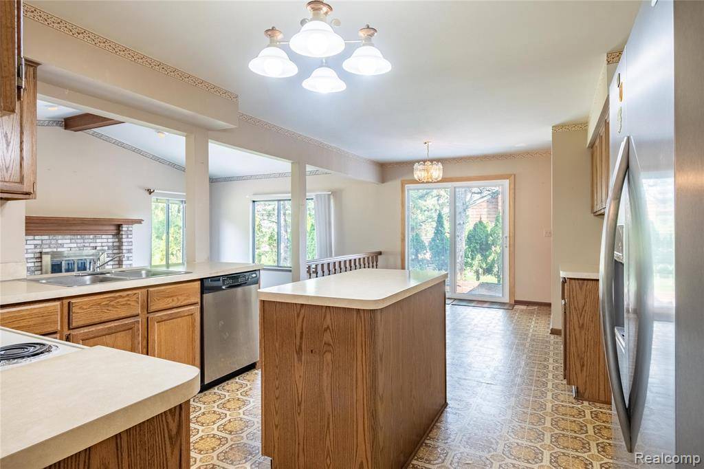 Novi, MI 48375,23823 Hickory Grove Lane