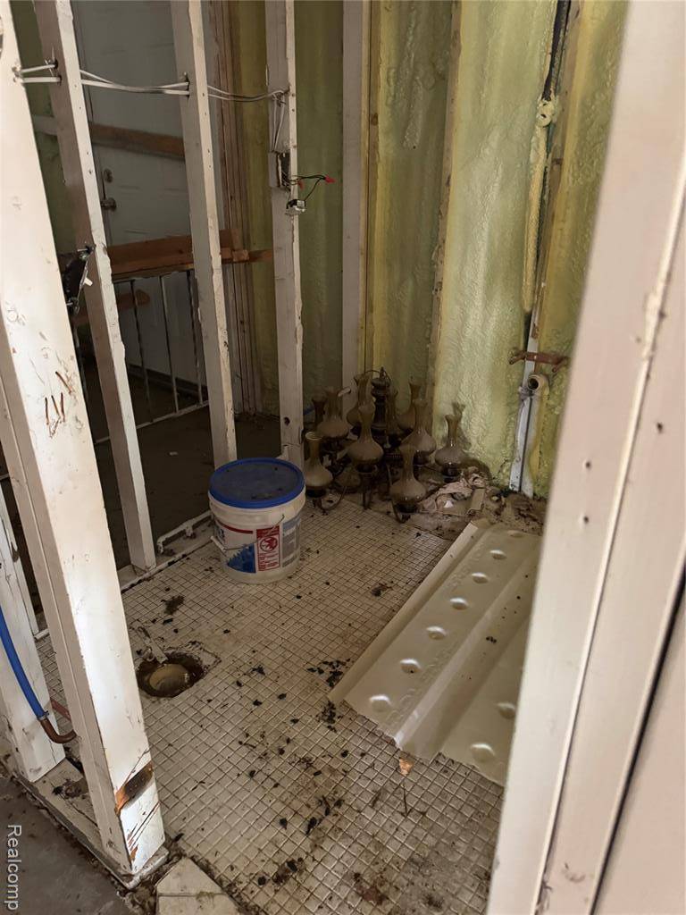 Shelby Twp, MI 48316,5628 Skylite Lane