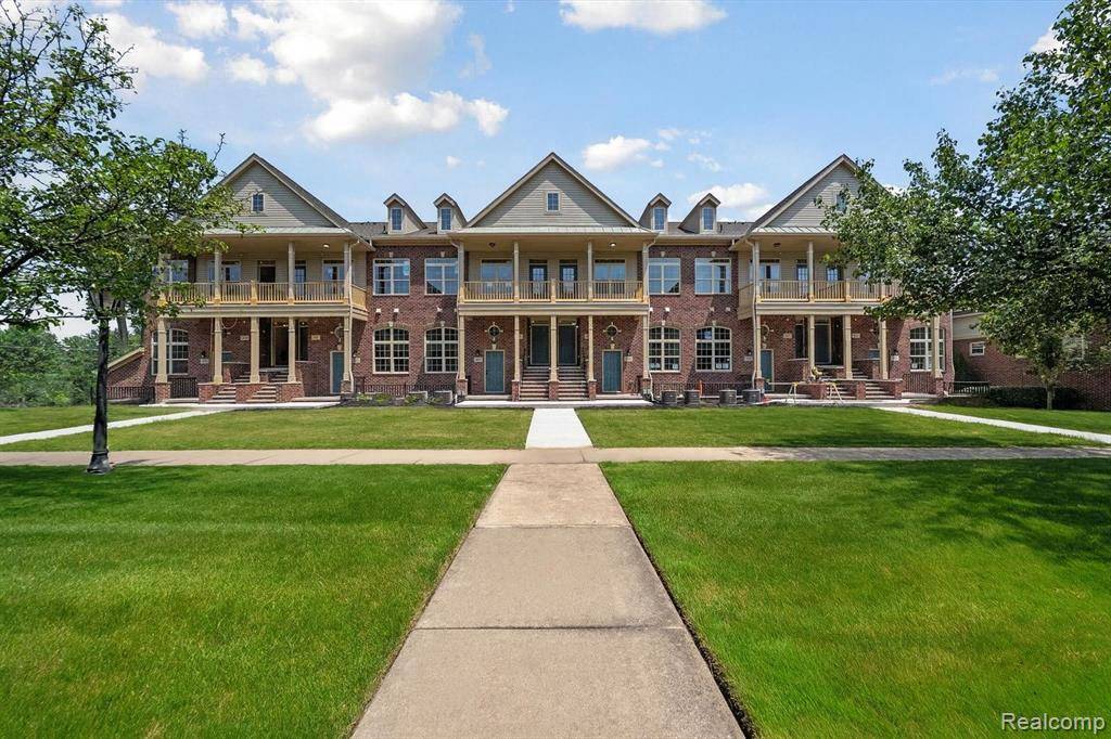 Walled Lake, MI 48390,449 Village Drive 18 181