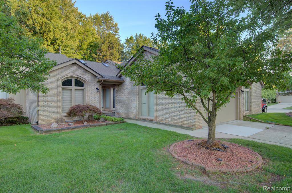 Clinton Twp, MI 48038,43164 W Kirkwood Drive 35 145
