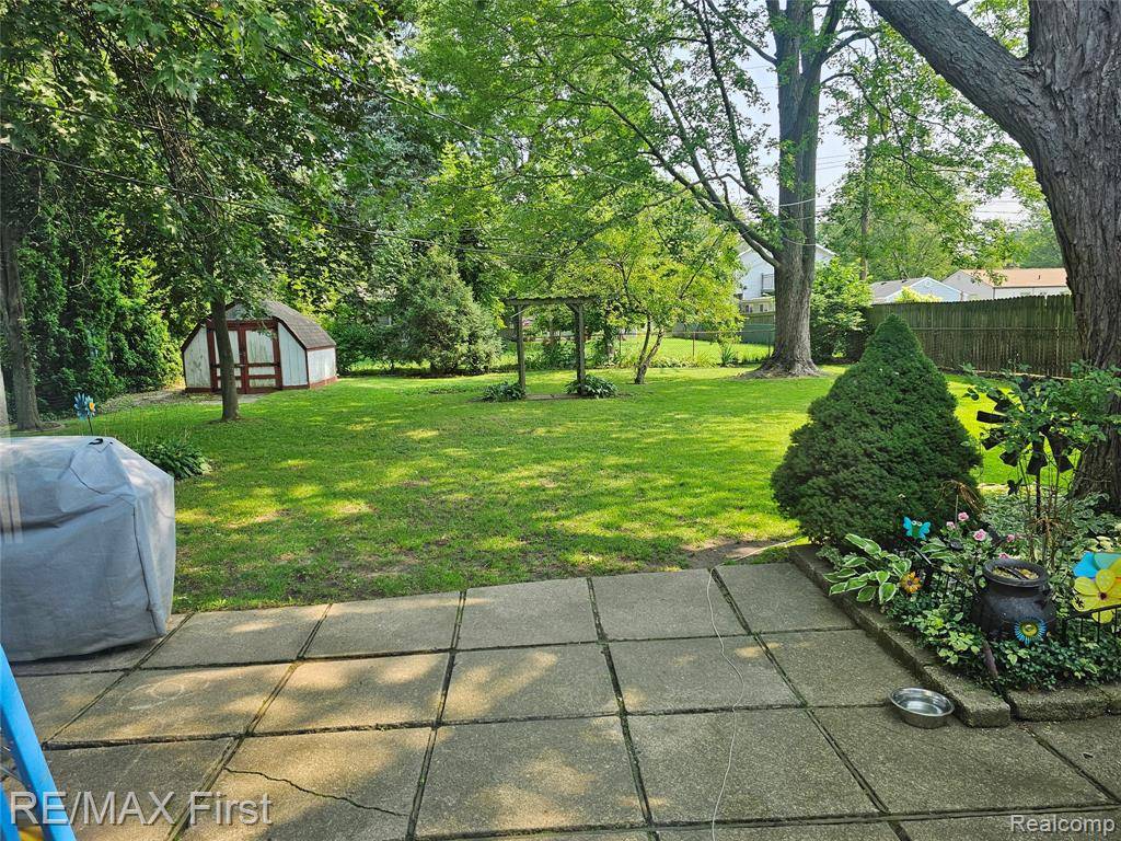 Clinton Twp, MI 48036,21505 Drexel Street