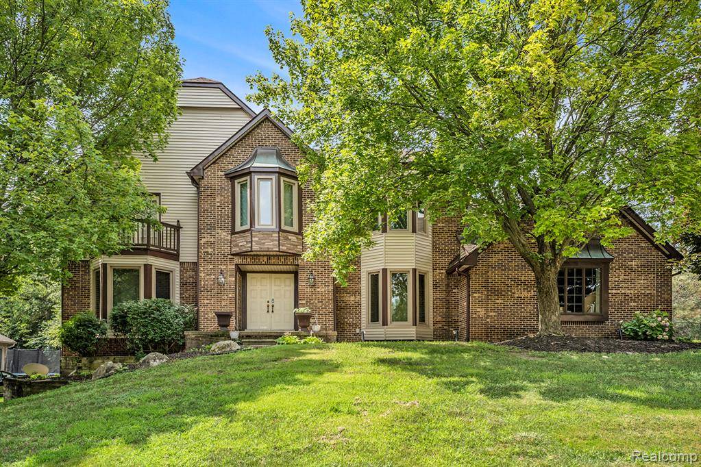 Farmington Hills, MI 48167,38649 Deerwood Court
