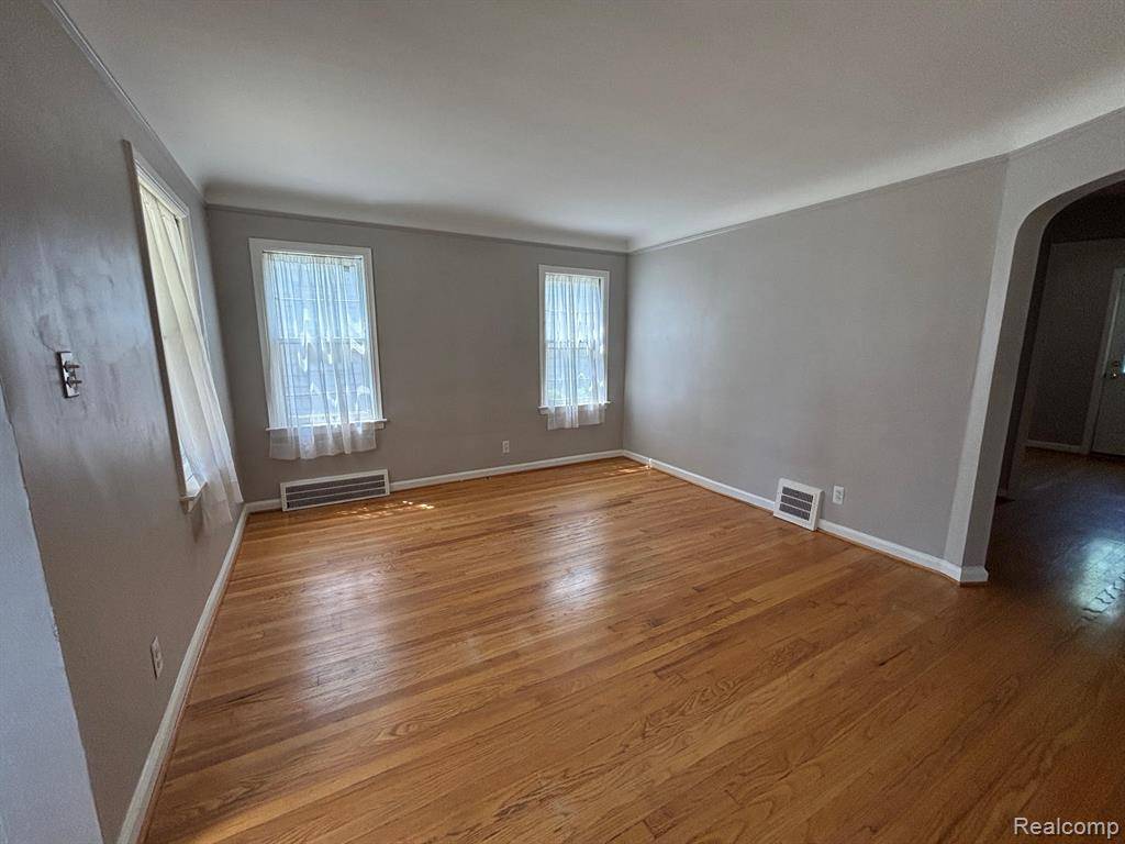 Ferndale, MI 48220,581 FLOWERDALE Street