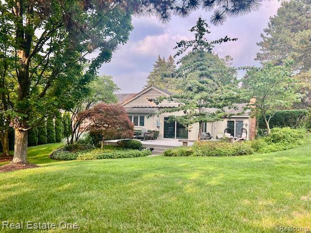 West Bloomfield Twp, MI 48323,3932 Maple Hill Street E 4