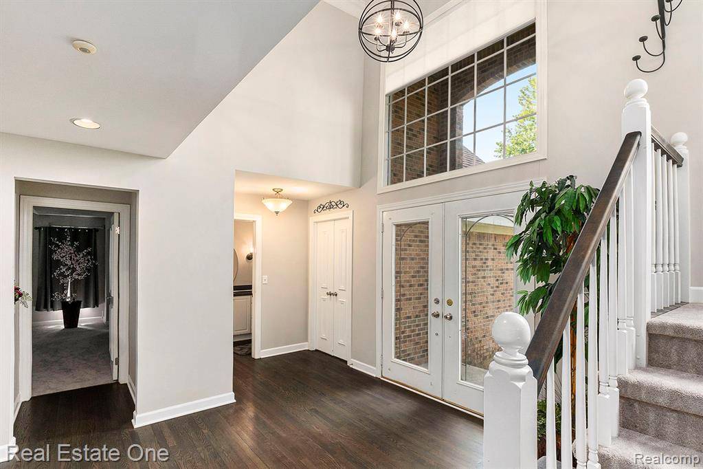 Rochester Hills, MI 48306,6351 Cherry Tree Court