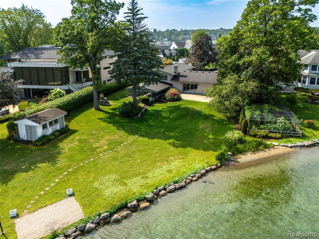 West Bloomfield Twp, MI 48323,3266 Interlaken Street