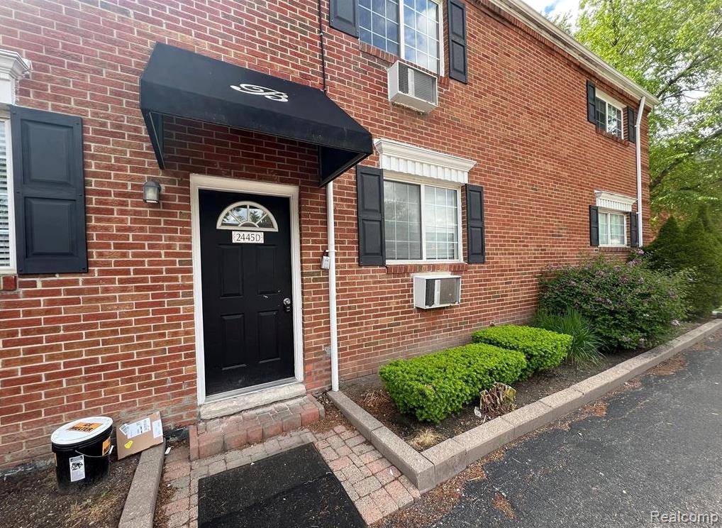 Royal Oak, MI 48073,2445 TORQUAY Avenue D 112
