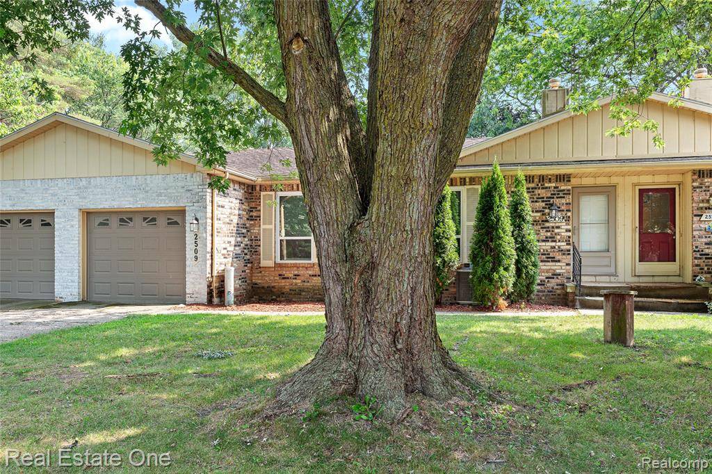 Fenton, MI 48430,2509 Golden Shores Drive