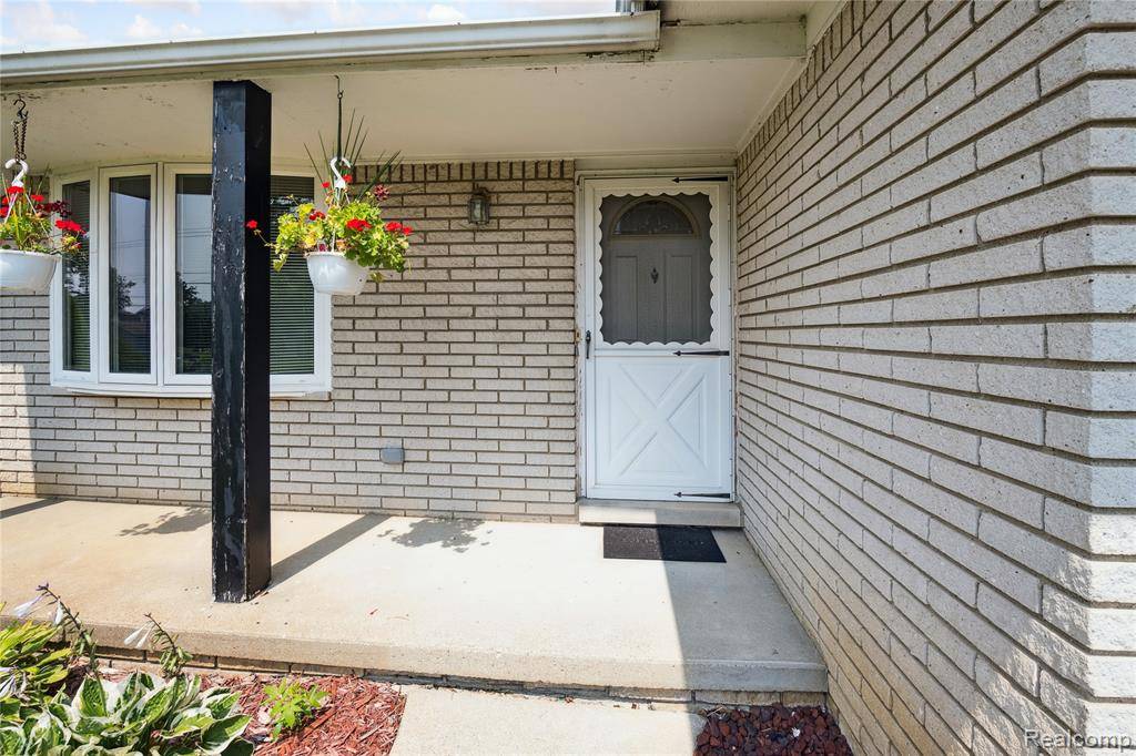 White Lake Twp, MI 48386,8268 Cooley Beach Drive