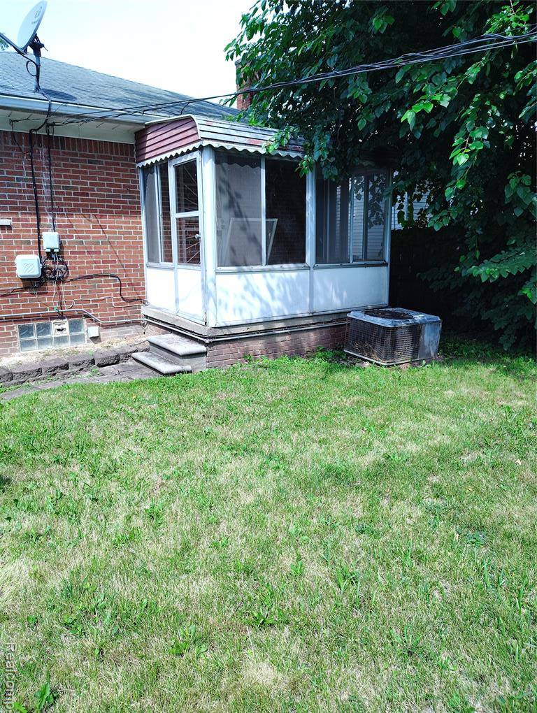 Detroit, MI 48228,6906 Greenview Avenue