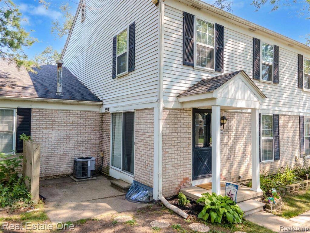 Harrison Twp, MI 48045,24645 Spring Lane 5 18